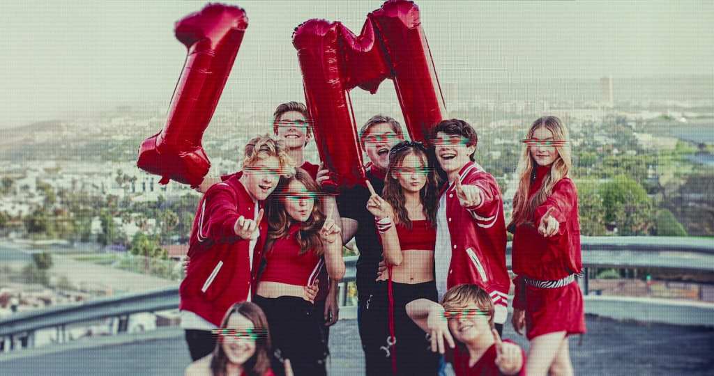 Netflix 紀錄片推薦《不良影響：小網紅大黑幕》：黃子佼產業鏈大公開？by 黑瓶子影評