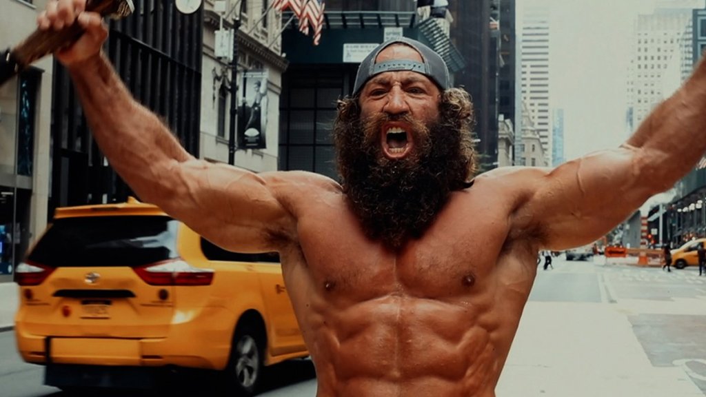 Netflix 紀錄片推薦《體壇祕話：肝王》(Untold: The Liver King) 中，揭發健身網紅的人設翻車。