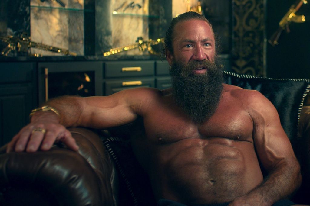 Netflix 紀錄片推薦《體壇祕話：肝王》(Untold: The Liver King) 中，看見男性的身材焦慮。