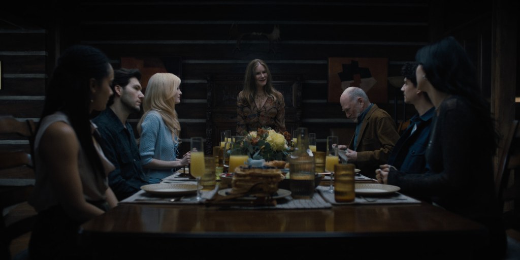 Netflix 影集推薦《命中婚劫》深刻描繪大家族的壓抑。