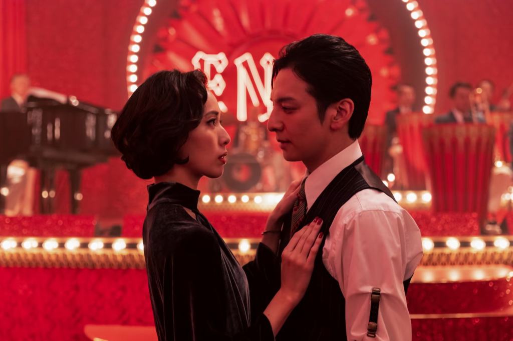 Netflix 影集《地獄占星師》中，戶田惠梨香跟生田斗真精彩對戲。