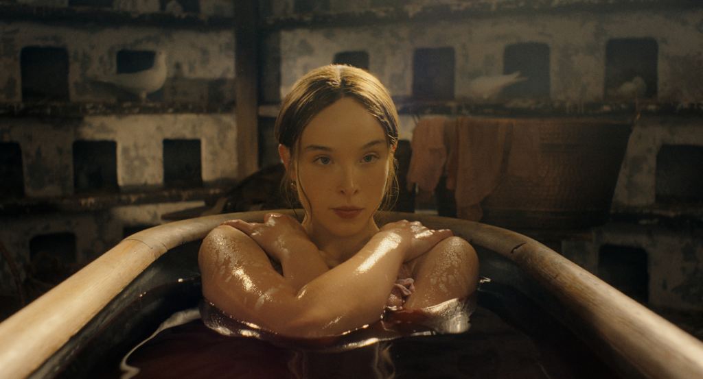 Netflix 影集《怪物:麗茲波頓的故事》講述麗茲波頓為何弒親。
